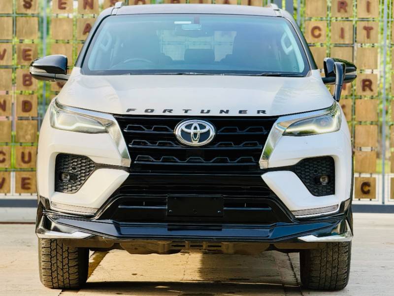 Toyota Fortuner Leader Edition 4X2 AT 2.8 Diesel
