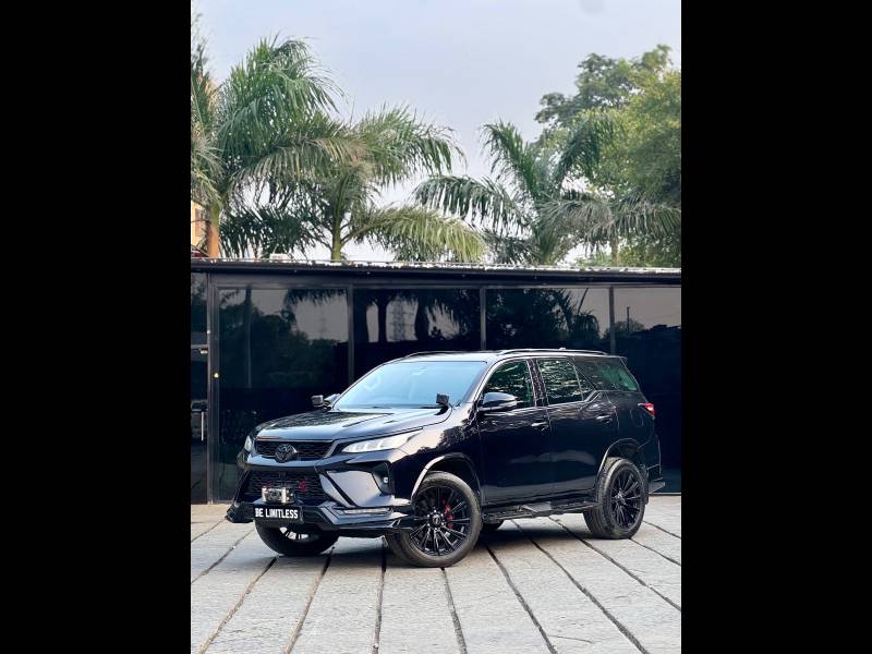 Toyota Fortuner Legender 4X2 AT 2.8 Legender