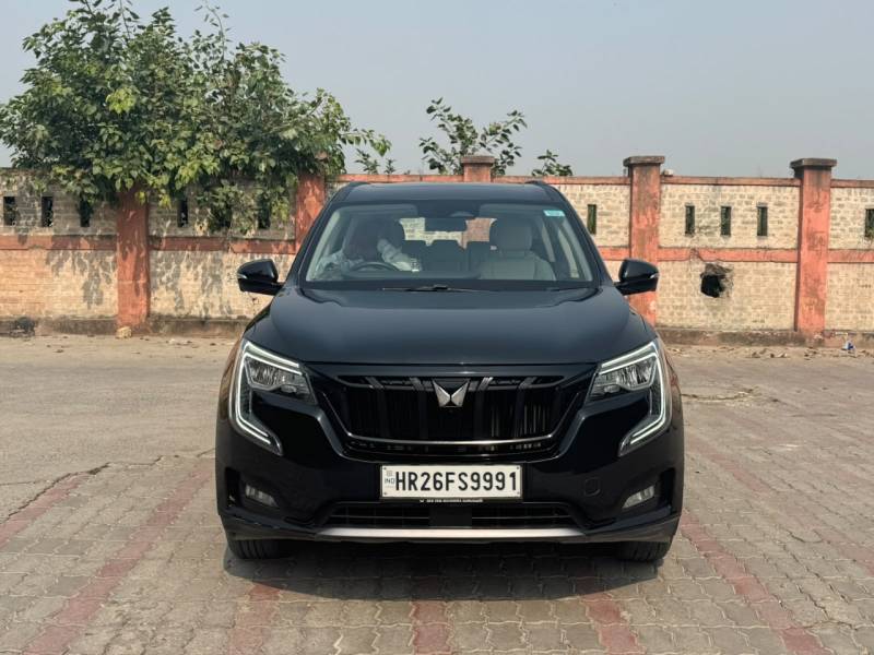 Mahindra XUV700 AX7 Luxury Pack Petrol AT 7 STR