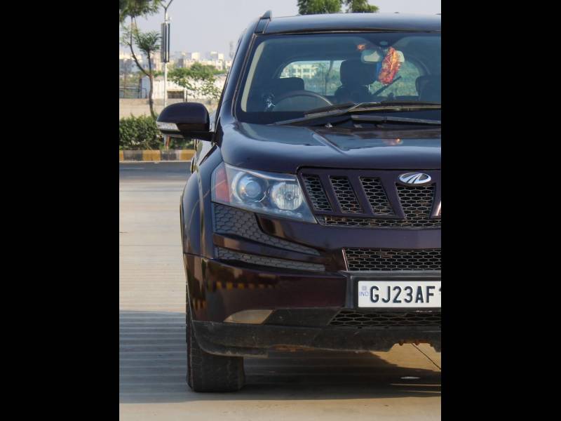 Mahindra XUV500 W8