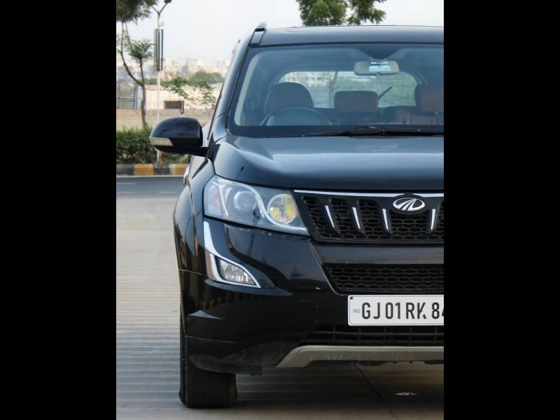 Mahindra XUV500 W10 FWD