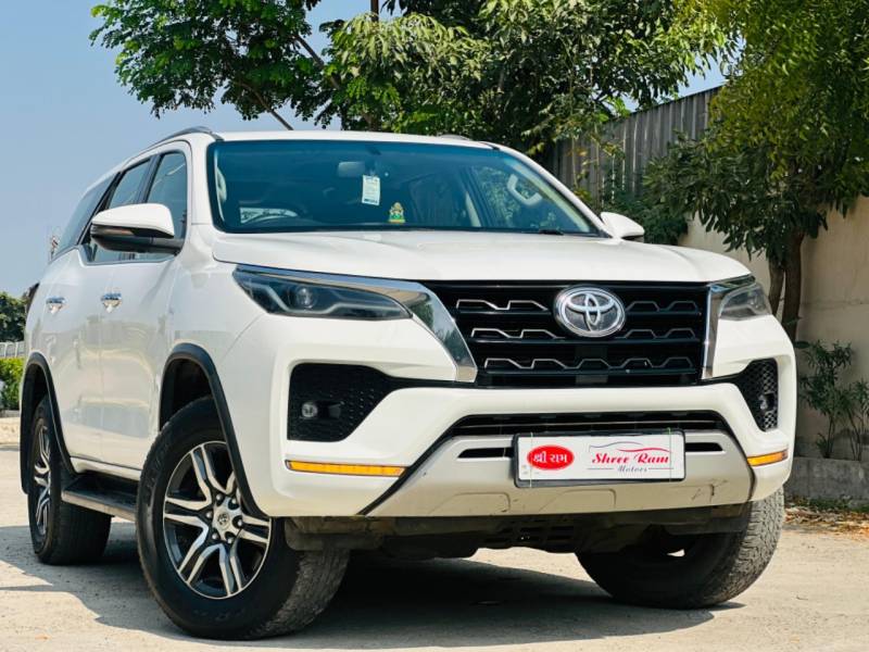 Toyota Fortuner 4x2 AT